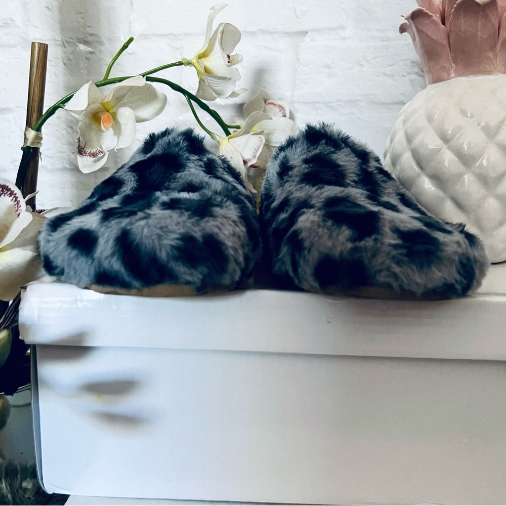 Fluffy Leopard Clogs - Picture 7 of 10